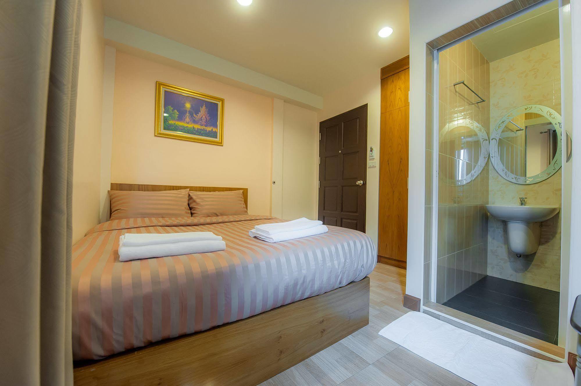 Full House Otel Bangkok Dış mekan fotoğraf